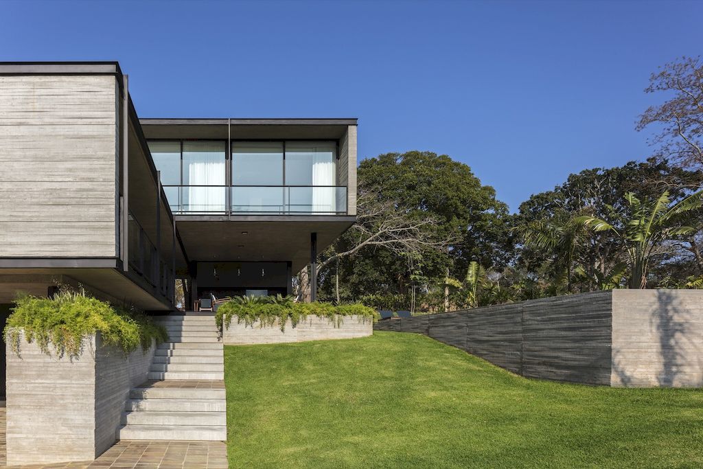 Pomarino House, Integrates Elegance with Panoramic Views by Sommet