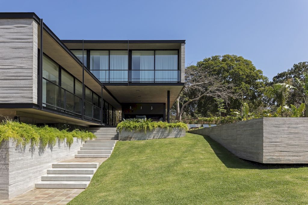Pomarino House, Integrates Elegance with Panoramic Views by Sommet