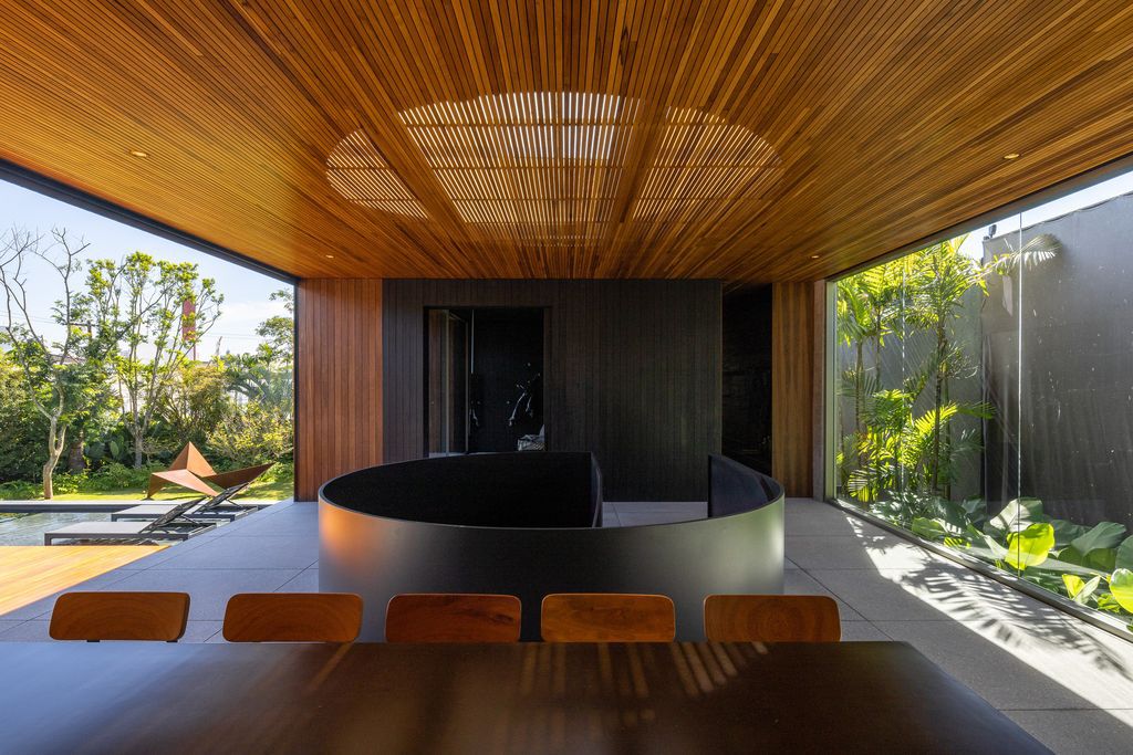 Residence ABC Paulista, Fusion of Geometry and Nature by Gui Mattos