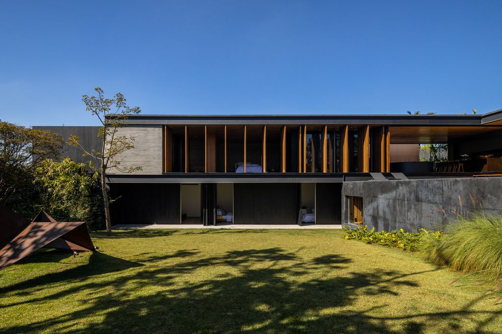 Residence ABC Paulista, Fusion of Geometry and Nature by Gui Mattos