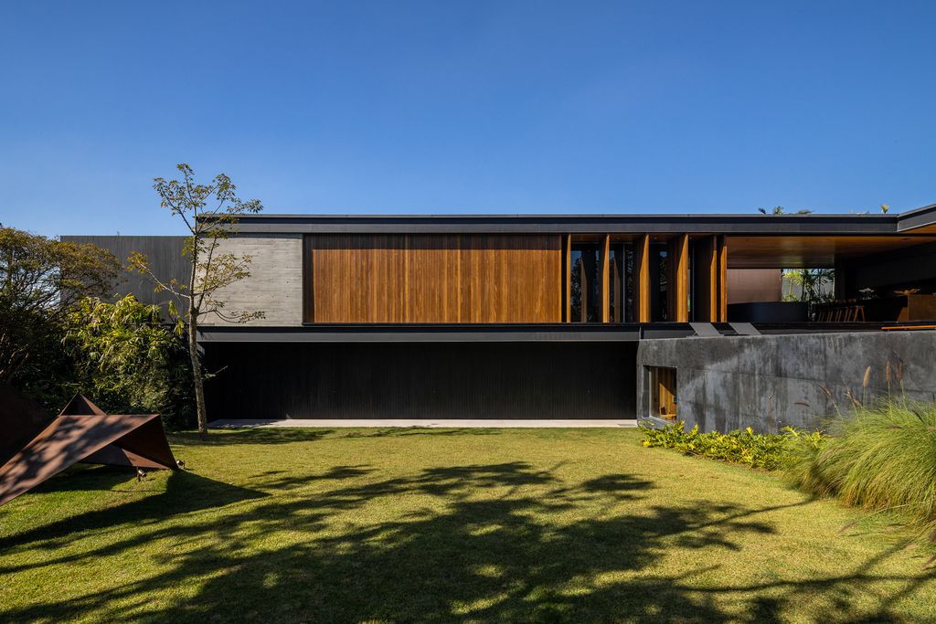Residence ABC Paulista, Fusion of Geometry and Nature by Gui Mattos