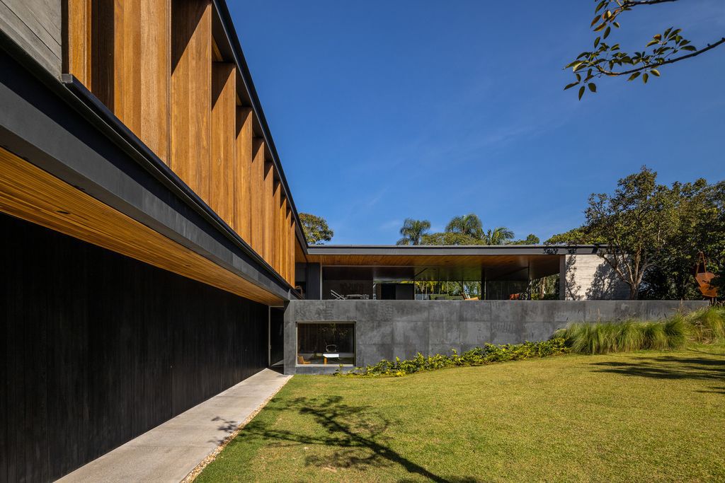 Residence ABC Paulista, Fusion of Geometry and Nature by Gui Mattos