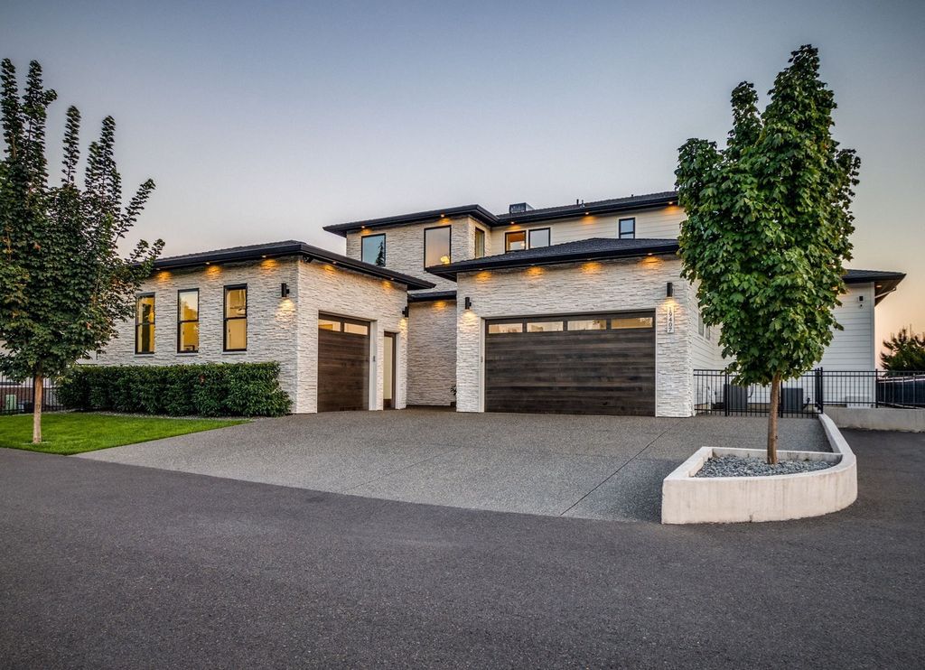 Sweeping Vistas C. Thompson Constructions Masterpiece in Camas Washington for 2.89 Million 1