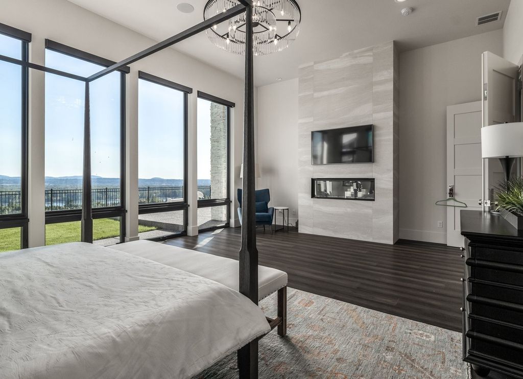 Sweeping Vistas C. Thompson Constructions Masterpiece in Camas Washington for 2.89 Million 23