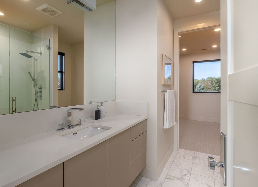 Sweeping Vistas C. Thompson Constructions Masterpiece in Camas Washington for 2.89 Million 34