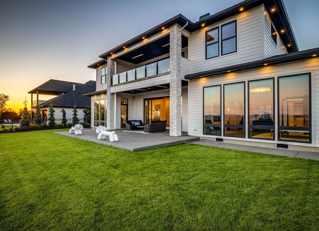 Sweeping Vistas C. Thompson Constructions Masterpiece in Camas Washington for 2.89 Million 46