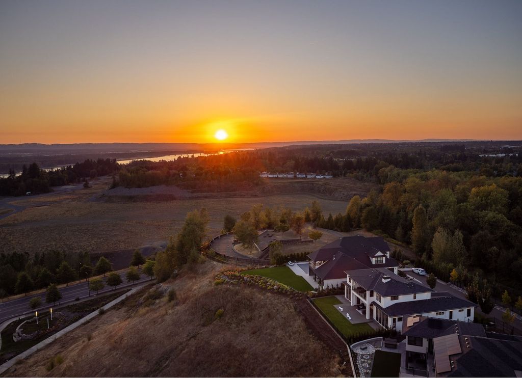 Sweeping Vistas C. Thompson Constructions Masterpiece in Camas Washington for 2.89 Million 47