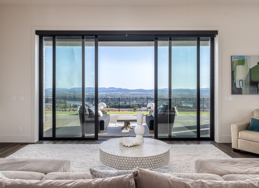 Sweeping Vistas C. Thompson Constructions Masterpiece in Camas Washington for 2.89 Million 6