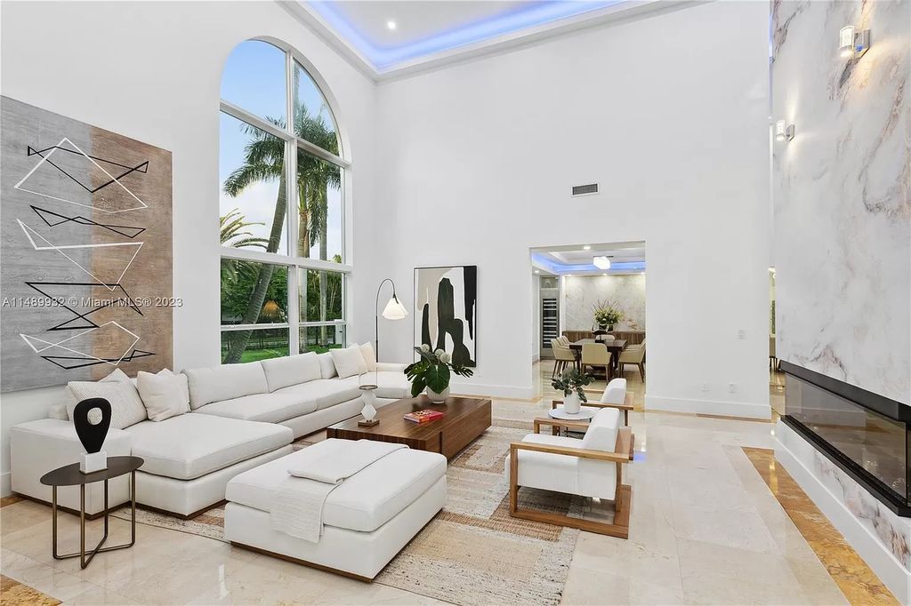 Welcome to the epitome of contemporary luxury living in Pinecrest! This striking newly constructed family compound offers a seamless blend of timeless transitional style and modern functionality. Spanning 7,778 square feet on a lush 0.89-acre lot, this masterpiece features two separate family quarters with flexible spaces, ideal for multi-generational living or personalized workspaces.