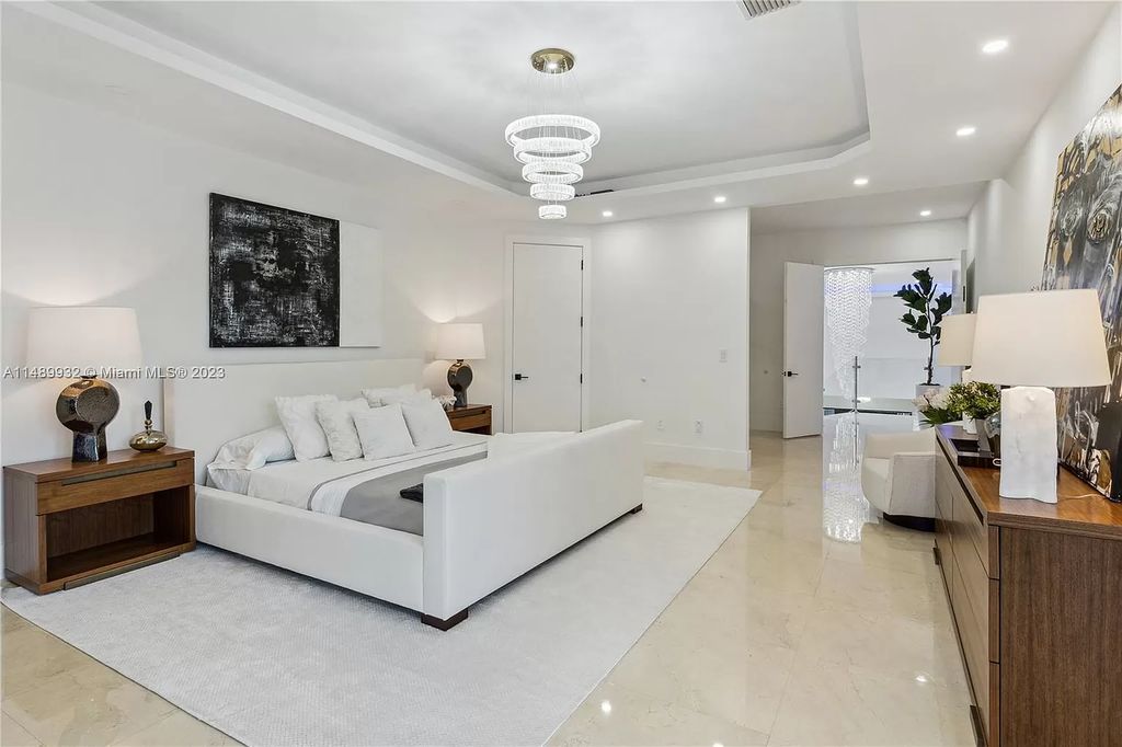 Welcome to the epitome of contemporary luxury living in Pinecrest! This striking newly constructed family compound offers a seamless blend of timeless transitional style and modern functionality. Spanning 7,778 square feet on a lush 0.89-acre lot, this masterpiece features two separate family quarters with flexible spaces, ideal for multi-generational living or personalized workspaces.