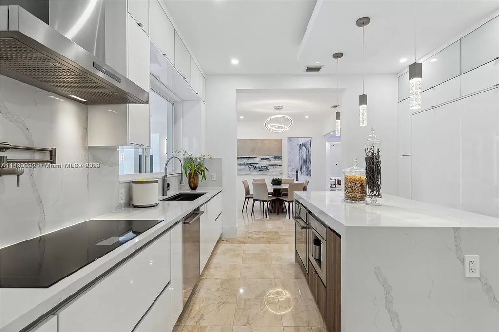 Welcome to the epitome of contemporary luxury living in Pinecrest! This striking newly constructed family compound offers a seamless blend of timeless transitional style and modern functionality. Spanning 7,778 square feet on a lush 0.89-acre lot, this masterpiece features two separate family quarters with flexible spaces, ideal for multi-generational living or personalized workspaces.