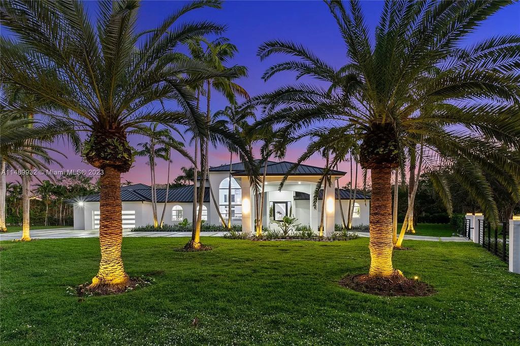 Welcome to the epitome of contemporary luxury living in Pinecrest! This striking newly constructed family compound offers a seamless blend of timeless transitional style and modern functionality. Spanning 7,778 square feet on a lush 0.89-acre lot, this masterpiece features two separate family quarters with flexible spaces, ideal for multi-generational living or personalized workspaces.