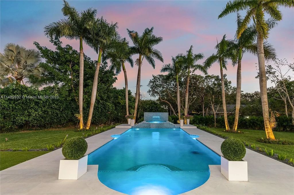 Welcome to the epitome of contemporary luxury living in Pinecrest! This striking newly constructed family compound offers a seamless blend of timeless transitional style and modern functionality. Spanning 7,778 square feet on a lush 0.89-acre lot, this masterpiece features two separate family quarters with flexible spaces, ideal for multi-generational living or personalized workspaces.