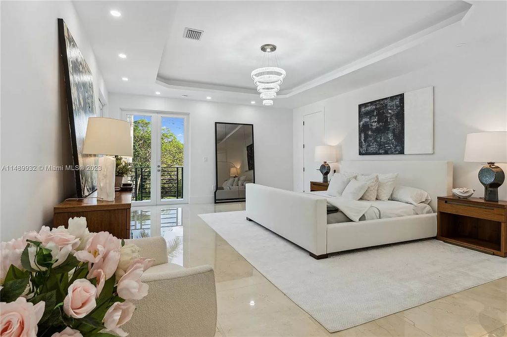 Welcome to the epitome of contemporary luxury living in Pinecrest! This striking newly constructed family compound offers a seamless blend of timeless transitional style and modern functionality. Spanning 7,778 square feet on a lush 0.89-acre lot, this masterpiece features two separate family quarters with flexible spaces, ideal for multi-generational living or personalized workspaces.