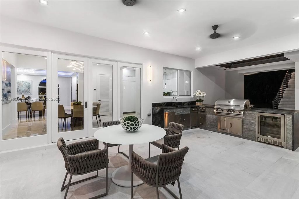 Welcome to the epitome of contemporary luxury living in Pinecrest! This striking newly constructed family compound offers a seamless blend of timeless transitional style and modern functionality. Spanning 7,778 square feet on a lush 0.89-acre lot, this masterpiece features two separate family quarters with flexible spaces, ideal for multi-generational living or personalized workspaces.