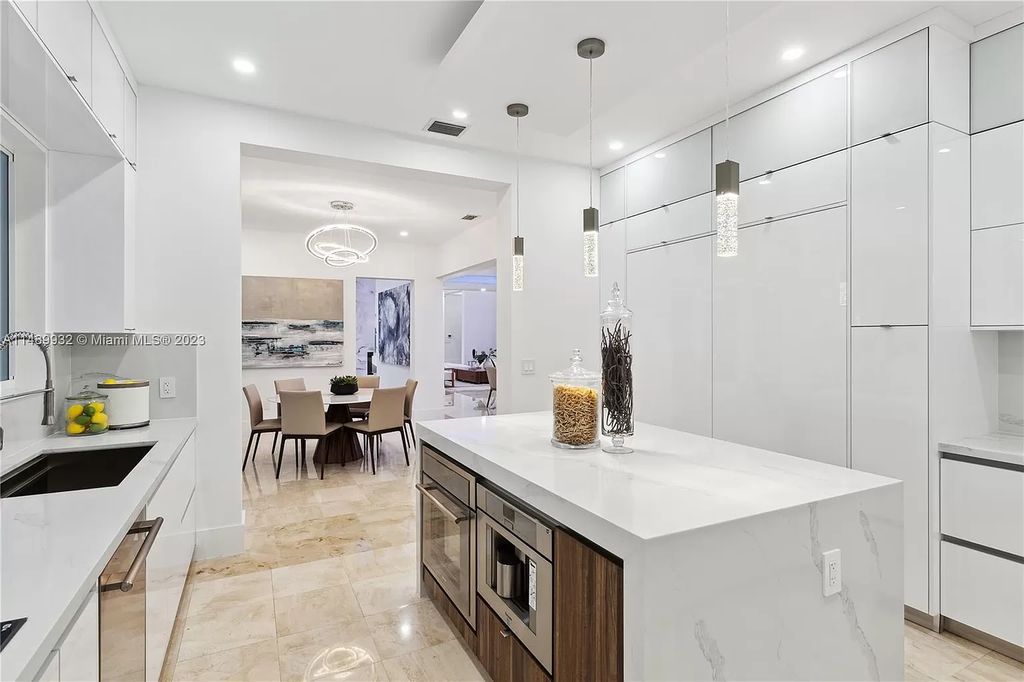 Welcome to the epitome of contemporary luxury living in Pinecrest! This striking newly constructed family compound offers a seamless blend of timeless transitional style and modern functionality. Spanning 7,778 square feet on a lush 0.89-acre lot, this masterpiece features two separate family quarters with flexible spaces, ideal for multi-generational living or personalized workspaces.