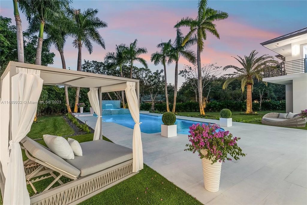 Welcome to the epitome of contemporary luxury living in Pinecrest! This striking newly constructed family compound offers a seamless blend of timeless transitional style and modern functionality. Spanning 7,778 square feet on a lush 0.89-acre lot, this masterpiece features two separate family quarters with flexible spaces, ideal for multi-generational living or personalized workspaces.