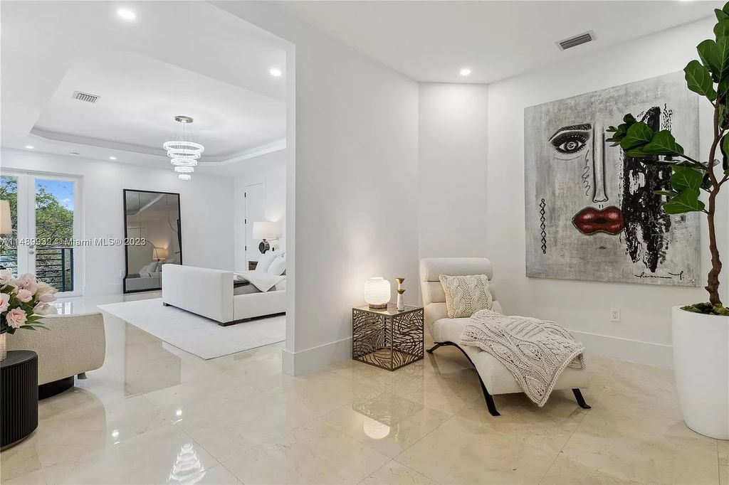Welcome to the epitome of contemporary luxury living in Pinecrest! This striking newly constructed family compound offers a seamless blend of timeless transitional style and modern functionality. Spanning 7,778 square feet on a lush 0.89-acre lot, this masterpiece features two separate family quarters with flexible spaces, ideal for multi-generational living or personalized workspaces.