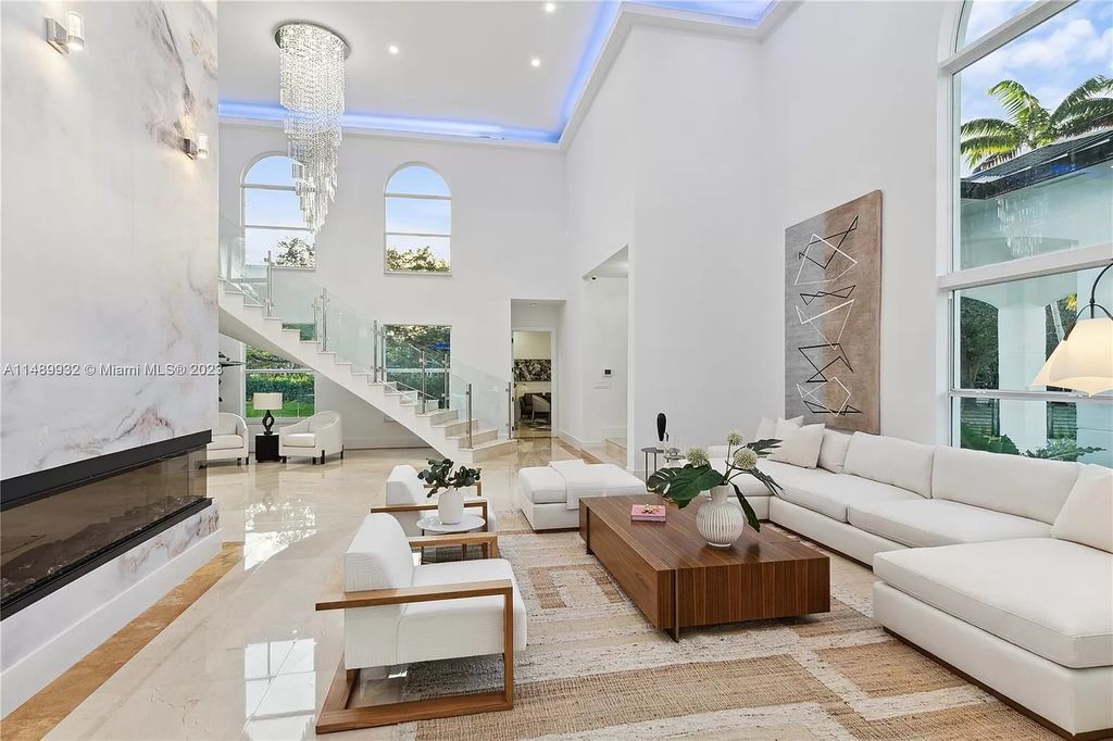 Welcome to the epitome of contemporary luxury living in Pinecrest! This striking newly constructed family compound offers a seamless blend of timeless transitional style and modern functionality. Spanning 7,778 square feet on a lush 0.89-acre lot, this masterpiece features two separate family quarters with flexible spaces, ideal for multi-generational living or personalized workspaces.