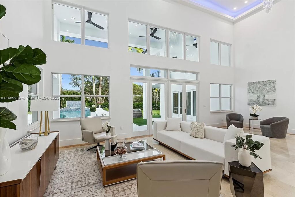 Welcome to the epitome of contemporary luxury living in Pinecrest! This striking newly constructed family compound offers a seamless blend of timeless transitional style and modern functionality. Spanning 7,778 square feet on a lush 0.89-acre lot, this masterpiece features two separate family quarters with flexible spaces, ideal for multi-generational living or personalized workspaces.