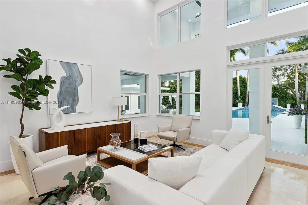 Welcome to the epitome of contemporary luxury living in Pinecrest! This striking newly constructed family compound offers a seamless blend of timeless transitional style and modern functionality. Spanning 7,778 square feet on a lush 0.89-acre lot, this masterpiece features two separate family quarters with flexible spaces, ideal for multi-generational living or personalized workspaces.
