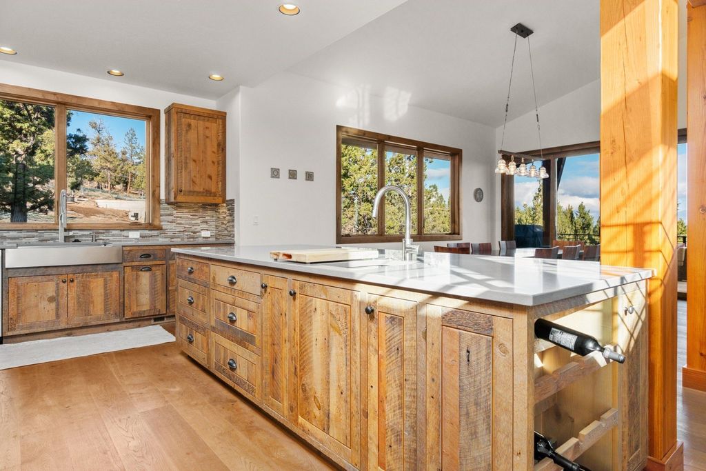 Tranquil Bend Oregon Home Nestled for 2.645 Million Embracing Serenity and Mountain Vistas 11