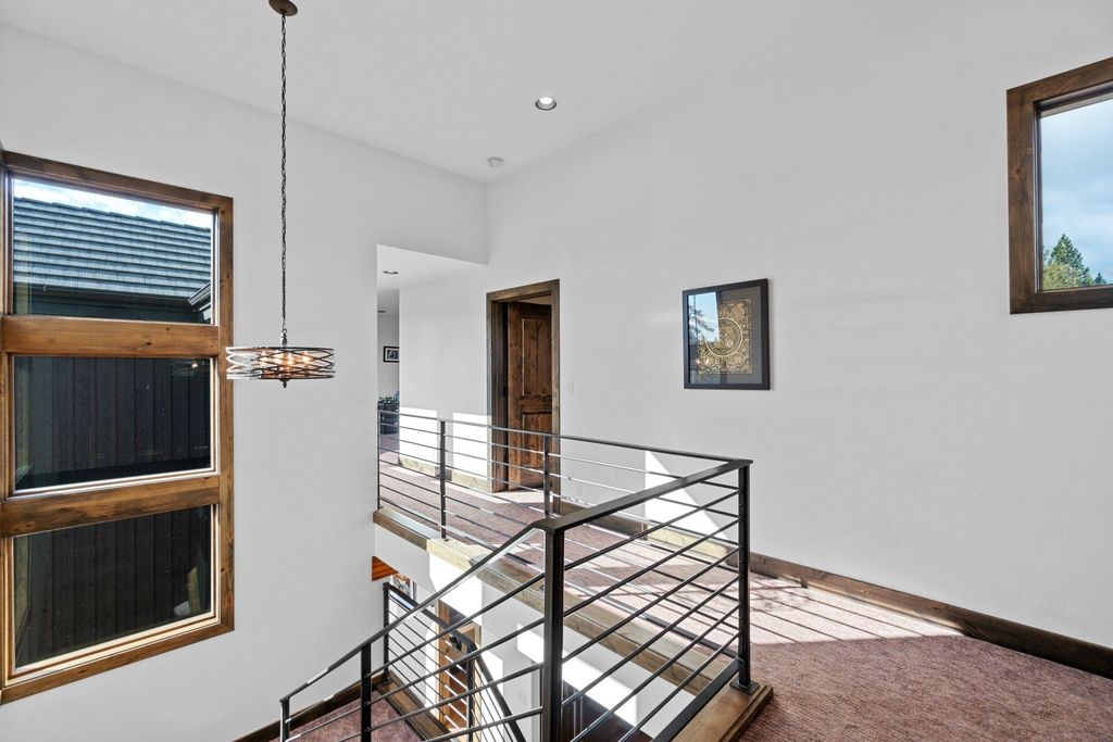 Tranquil Bend Oregon Home Nestled for 2.645 Million Embracing Serenity and Mountain Vistas 14