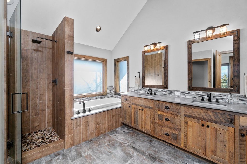 Tranquil Bend Oregon Home Nestled for 2.645 Million Embracing Serenity and Mountain Vistas 16