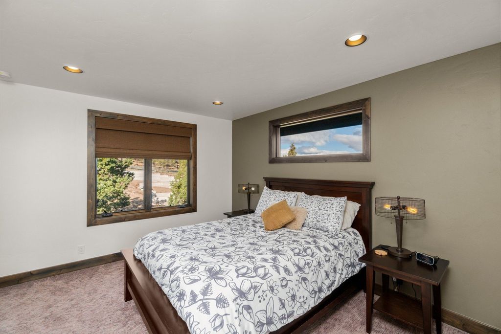 Tranquil Bend Oregon Home Nestled for 2.645 Million Embracing Serenity and Mountain Vistas 18