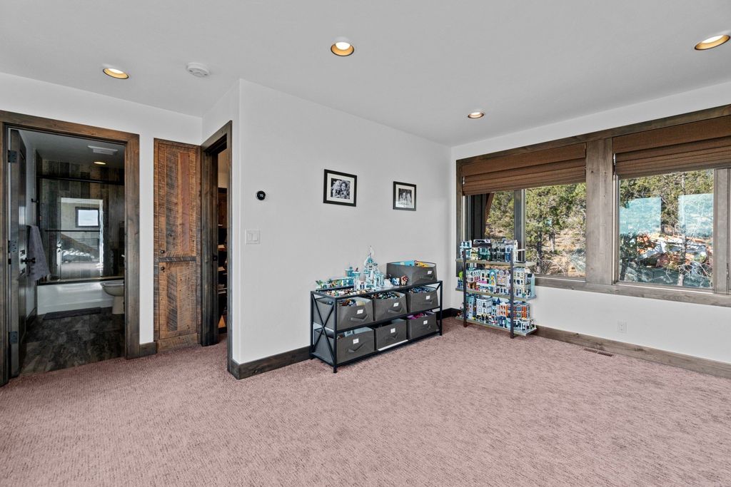 Tranquil Bend Oregon Home Nestled for 2.645 Million Embracing Serenity and Mountain Vistas 21