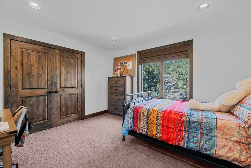 Tranquil Bend Oregon Home Nestled for 2.645 Million Embracing Serenity and Mountain Vistas 23
