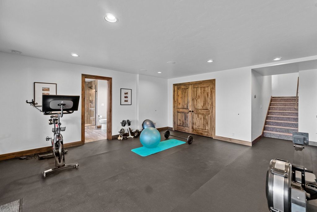 Tranquil Bend Oregon Home Nestled for 2.645 Million Embracing Serenity and Mountain Vistas 27
