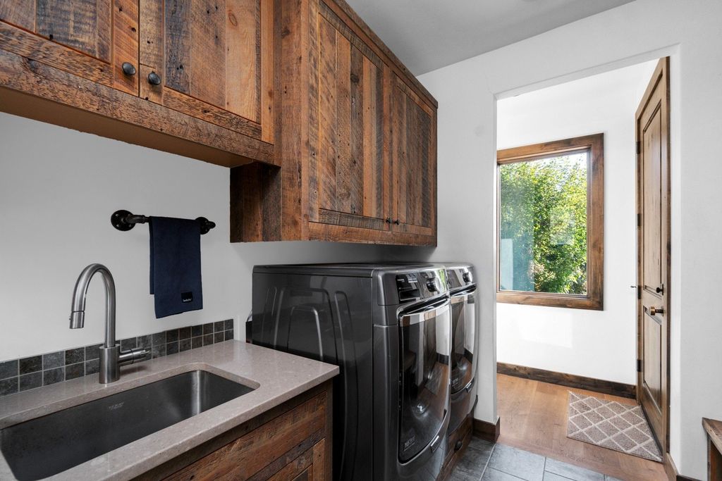 Tranquil Bend Oregon Home Nestled for 2.645 Million Embracing Serenity and Mountain Vistas 29