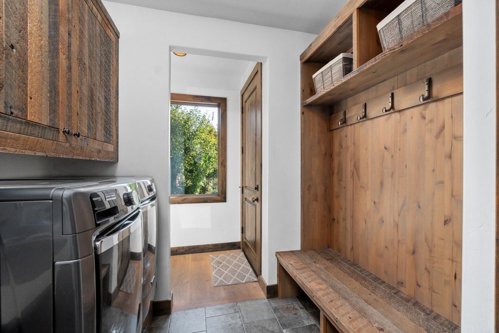 Tranquil Bend Oregon Home Nestled for 2.645 Million Embracing Serenity and Mountain Vistas 30