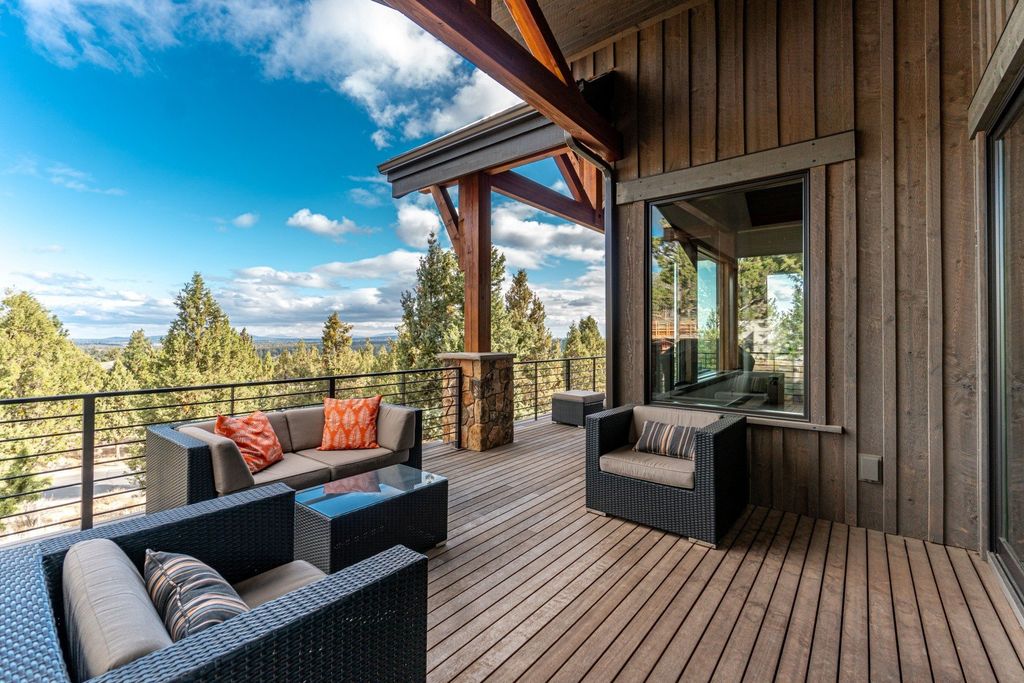 Tranquil Bend Oregon Home Nestled for 2.645 Million Embracing Serenity and Mountain Vistas 32