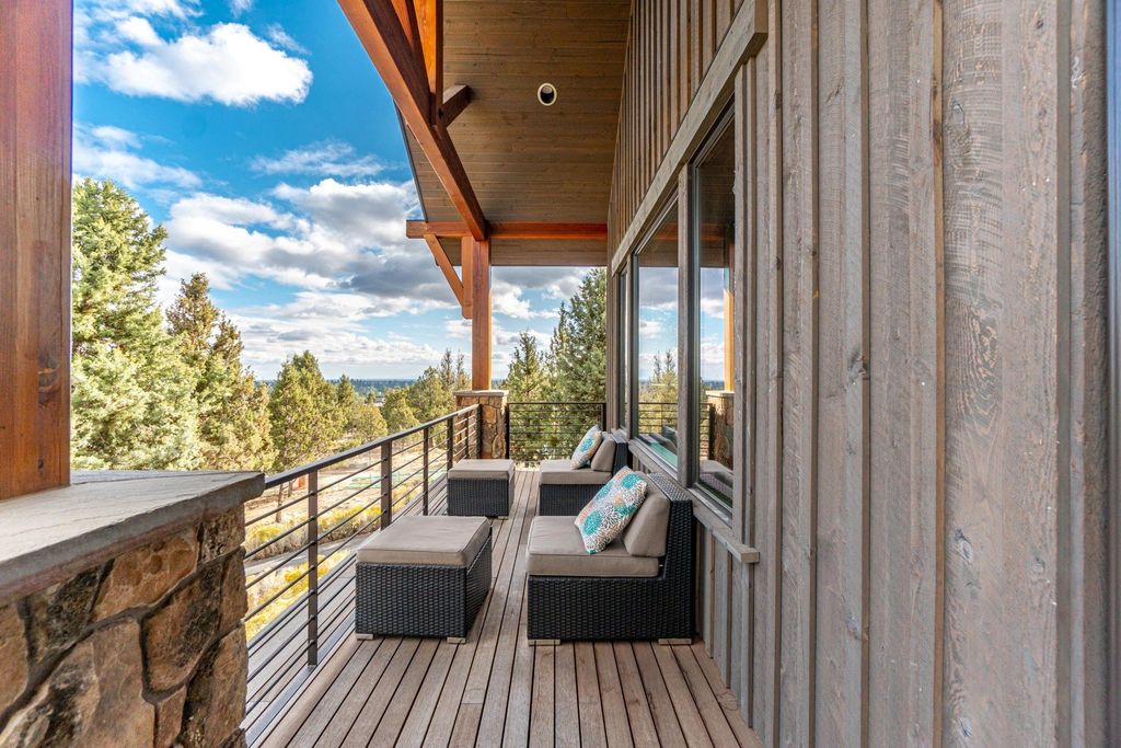 Tranquil Bend Oregon Home Nestled for 2.645 Million Embracing Serenity and Mountain Vistas 33