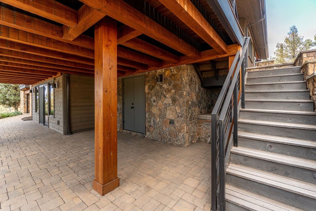 Tranquil Bend Oregon Home Nestled for 2.645 Million Embracing Serenity and Mountain Vistas 35