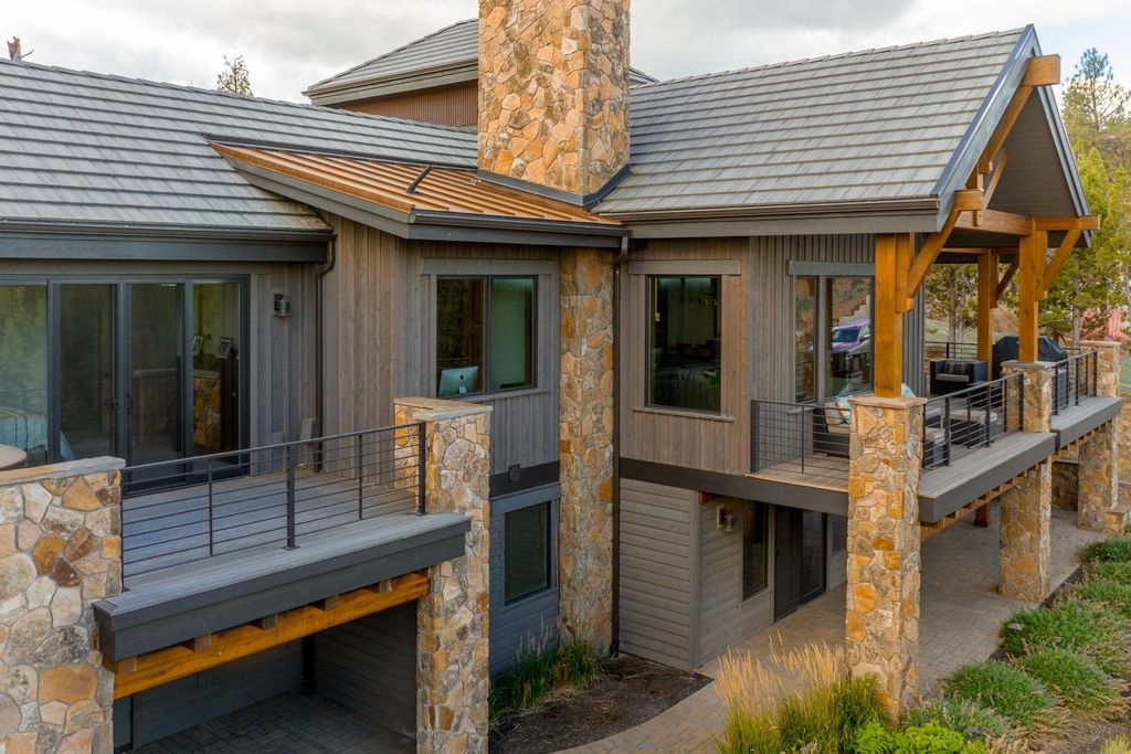 Tranquil Bend Oregon Home Nestled for 2.645 Million Embracing Serenity and Mountain Vistas 37