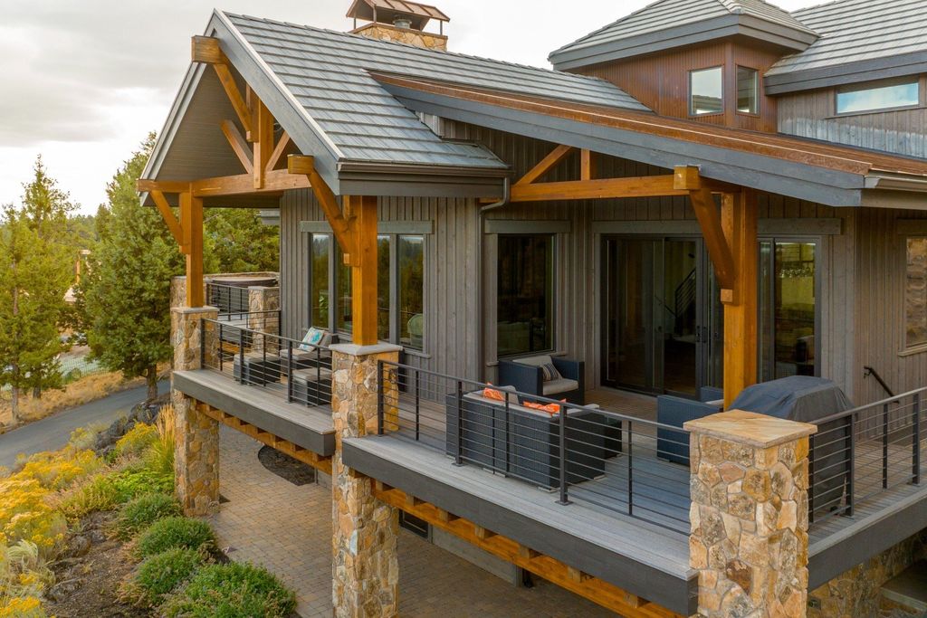 Tranquil Bend Oregon Home Nestled for 2.645 Million Embracing Serenity and Mountain Vistas 38