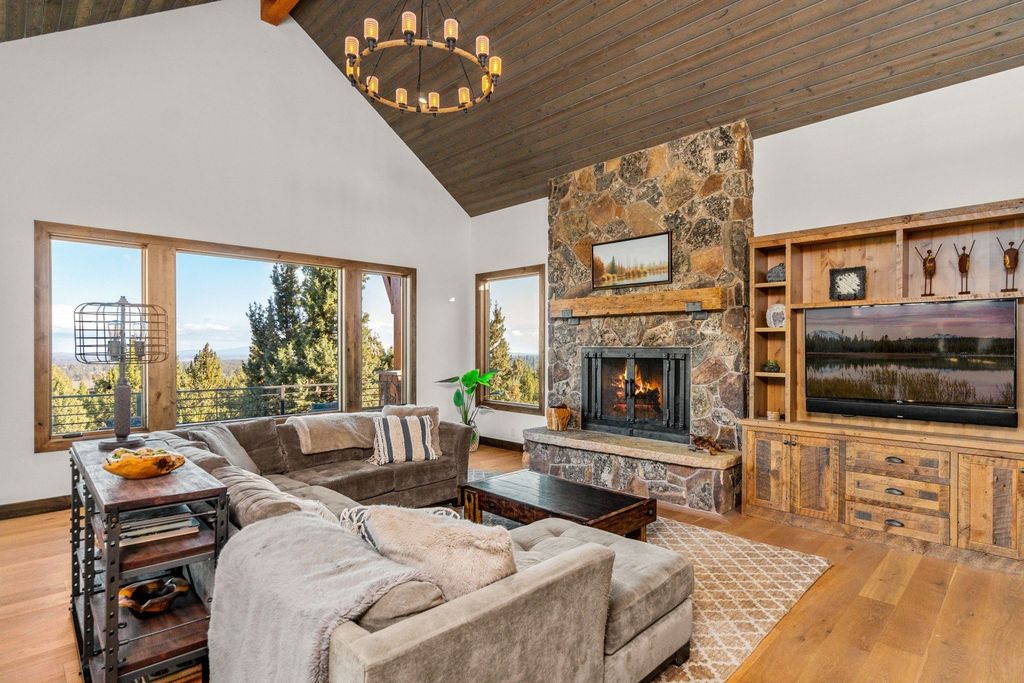 Tranquil Bend Oregon Home Nestled for 2.645 Million Embracing Serenity and Mountain Vistas 4