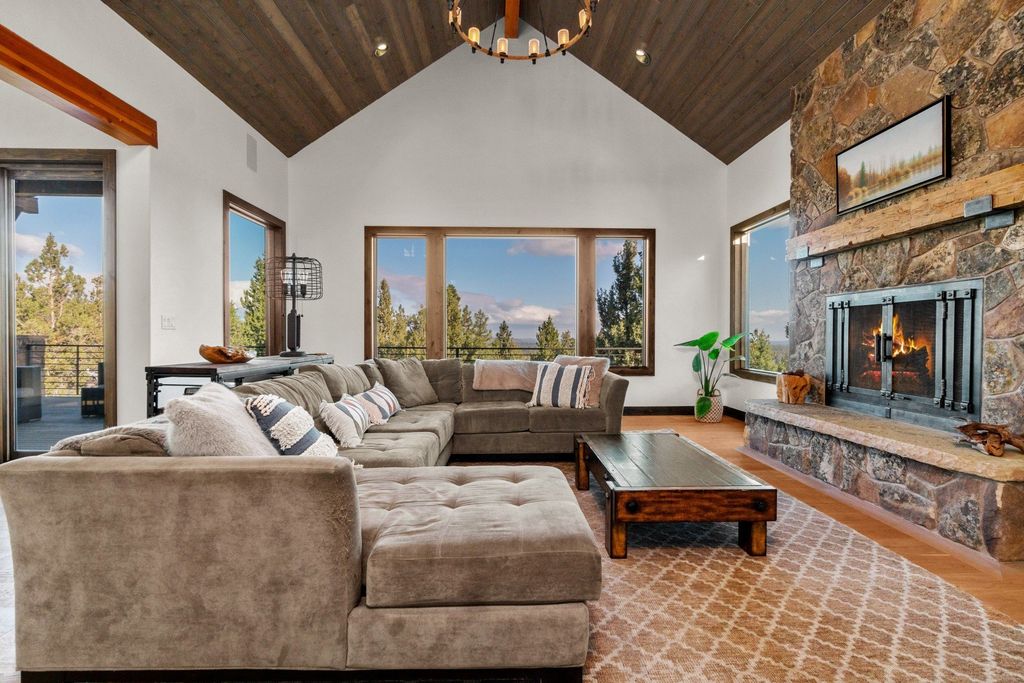 Tranquil Bend Oregon Home Nestled for 2.645 Million Embracing Serenity and Mountain Vistas 5