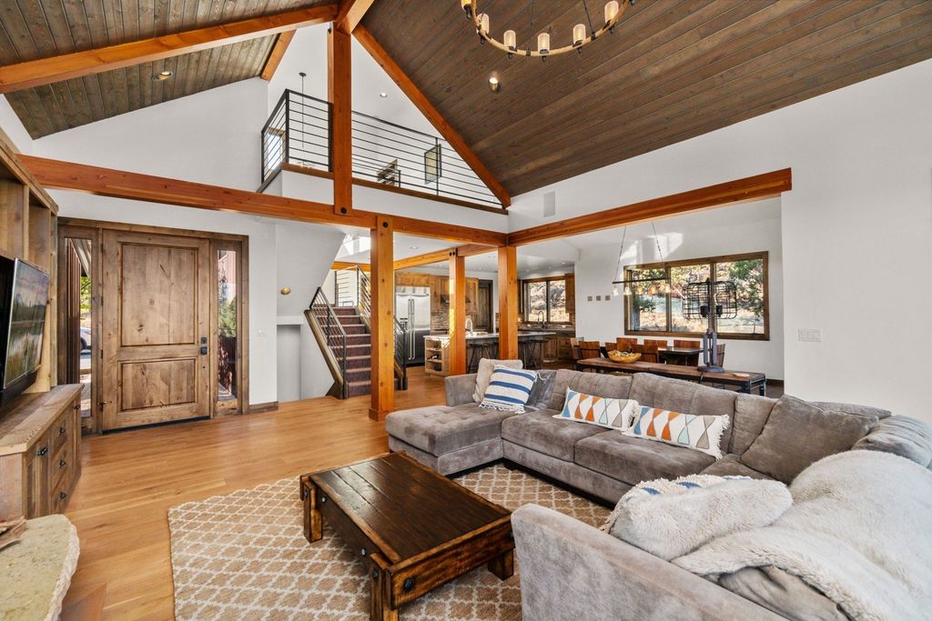Tranquil Bend Oregon Home Nestled for 2.645 Million Embracing Serenity and Mountain Vistas 6