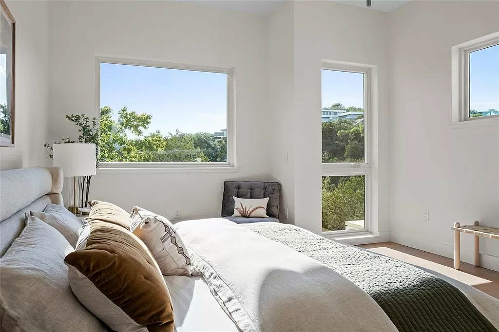 201 Redbud Trl Austin TX 78746 23