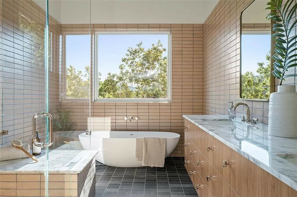 201 Redbud Trl Austin TX 78746 26