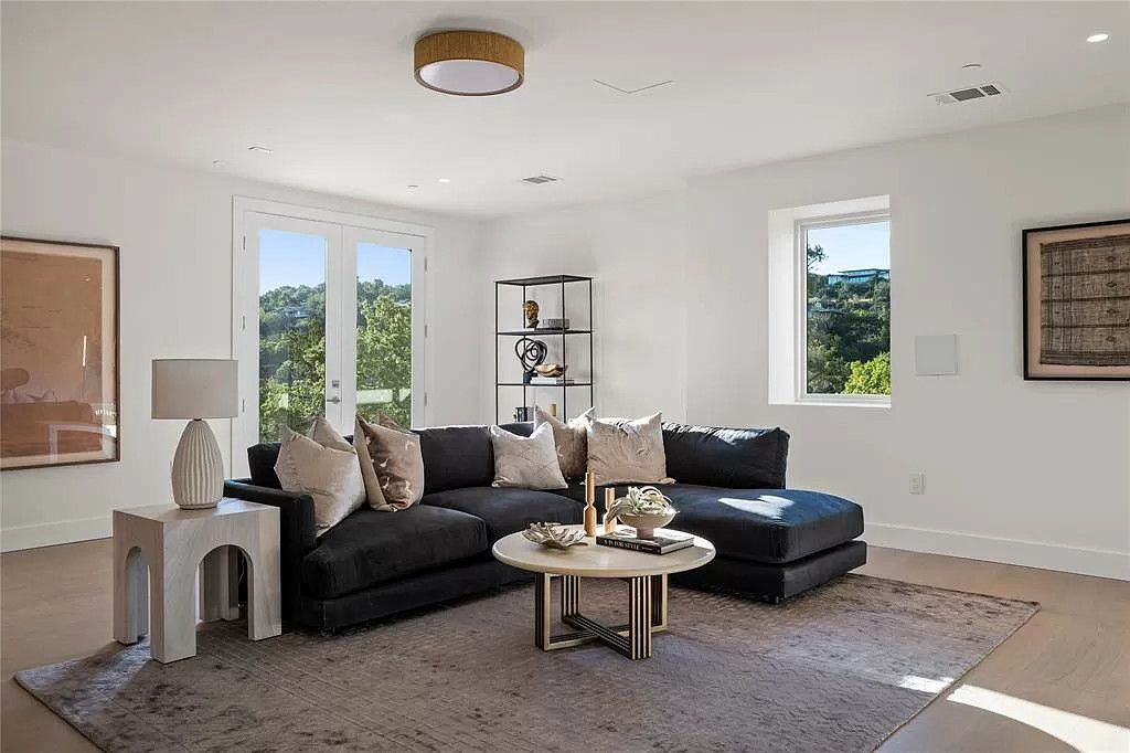 201 Redbud Trl Austin TX 78746 8