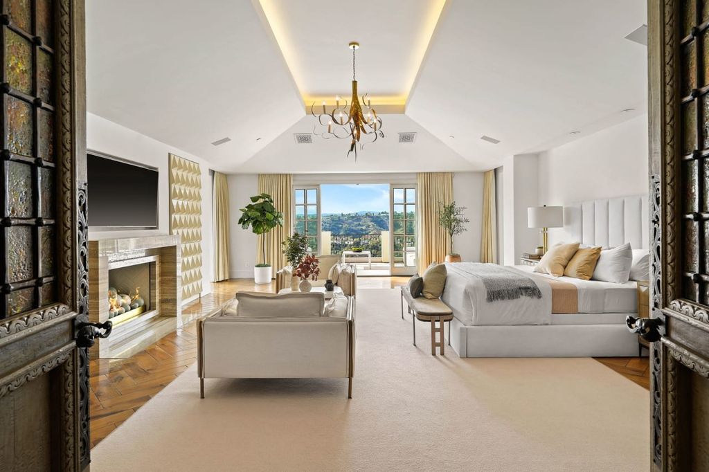 2505 Summitridge Drive Home in Beverly Hills, California, Discover the epitome of luxury living in this custom 9-bedroom, 11-bathroom estate nestled within the exclusive Bella Vista community in Beverly Hills. Boasting sophisticated amenities such as a private park, basketball court, and unobstructed canyon views, this residence seamlessly blends old-world Italian charm with modern technology.