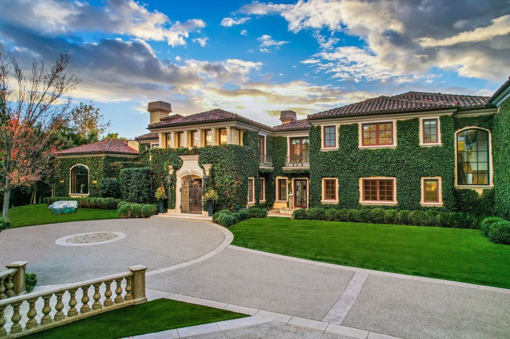 2505 Summitridge Drive Home in Beverly Hills, California, Discover the epitome of luxury living in this custom 9-bedroom, 11-bathroom estate nestled within the exclusive Bella Vista community in Beverly Hills. Boasting sophisticated amenities such as a private park, basketball court, and unobstructed canyon views, this residence seamlessly blends old-world Italian charm with modern technology.