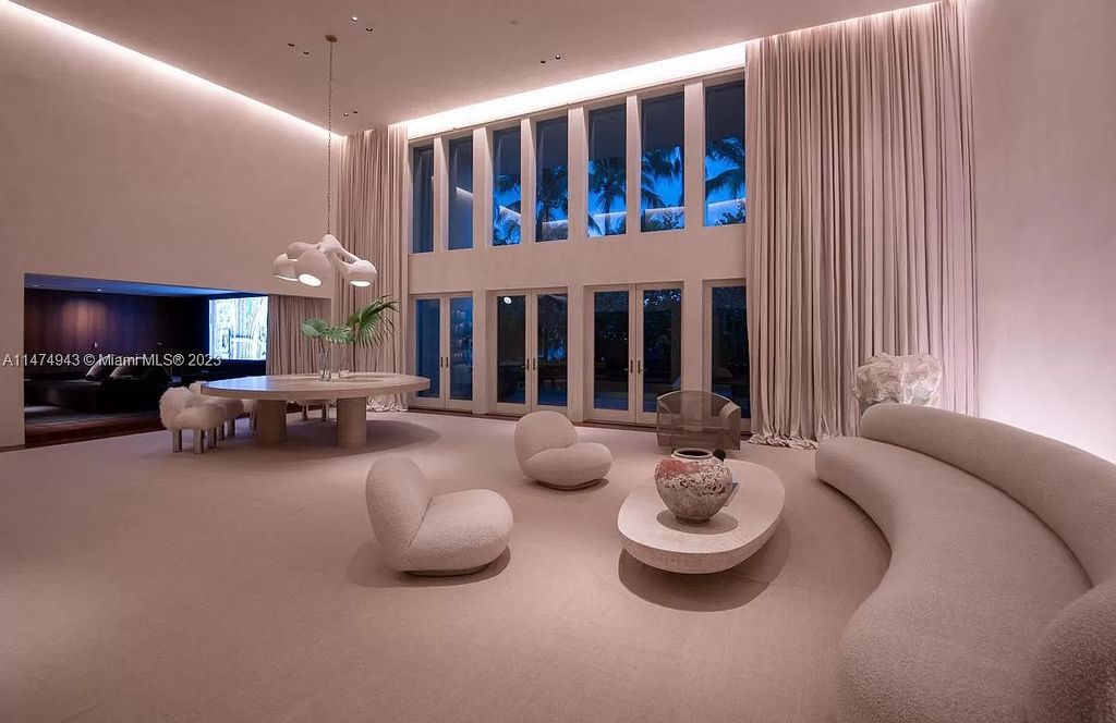 Villa Allegra, a masterpiece by architect Chad Oppenheim, epitomizes waterfront luxury on Sunset Island III. This stunning estate seamlessly blends classical elegance with contemporary allure across its 6,011 square feet of living space, featuring six bedrooms and seven baths on a 0.32-acre lot.
