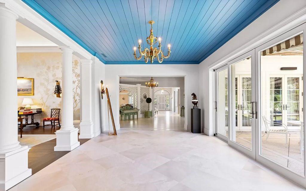 Nestled in Palm Beach's prestigious Estate Section, this 1.3+/- acre property epitomizes luxury living with a stunning clay tennis court, two guest houses, and immaculate grounds. A gated entry leads to a circular drive and ample parking, complemented by a separate service area and a 2-car garage.