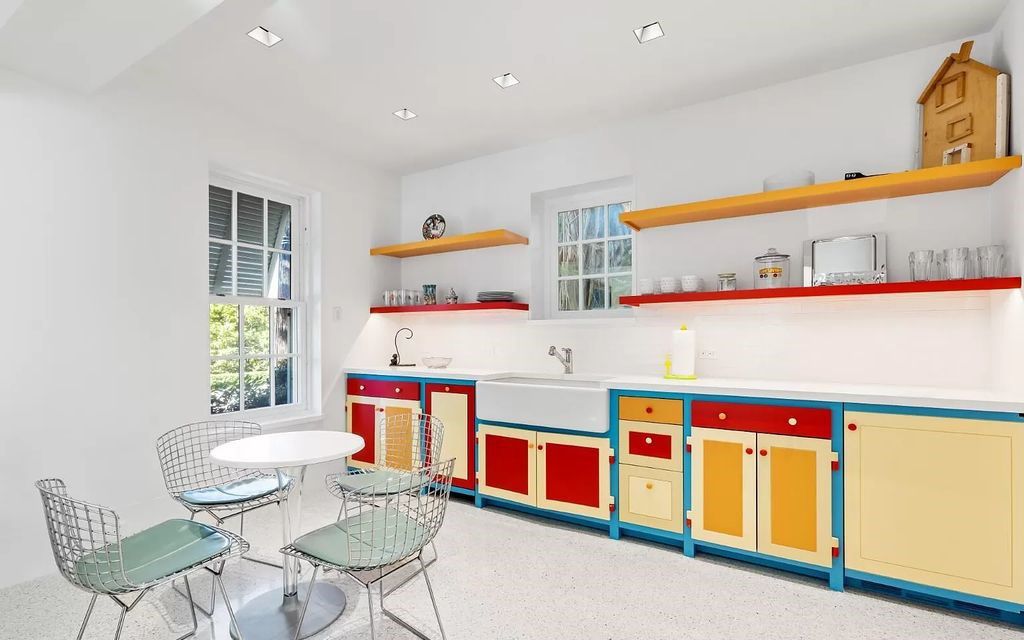 Nestled in Palm Beach's prestigious Estate Section, this 1.3+/- acre property epitomizes luxury living with a stunning clay tennis court, two guest houses, and immaculate grounds. A gated entry leads to a circular drive and ample parking, complemented by a separate service area and a 2-car garage.